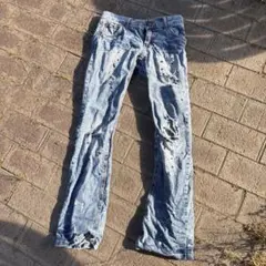 ダメージ加工ライトブルーデニムパンツ