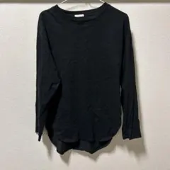 黒い長袖カットソー