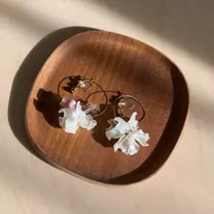 【美品】大ぶり お花 揺れる イヤリング クリア ホワイト 結婚式