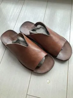 【極美品/イタリア製】BRADOR ブラドール Vカット レザーサンダルのサムネイル