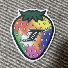 TravisJapan ららアリーナ いちご 銀テープ 落下物 - メルカリ