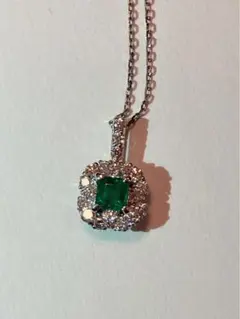 エメラルド ペンダントトップ pt900 0.60ct - メルカリ