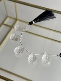 クリスタル　水晶　彫刻ペアシェイプカット　カービング　1連5I粒
