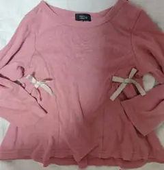 リボン付きピンク長袖Tシャツ