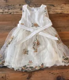 キッズ　チュールスカートの刺繍ドレス