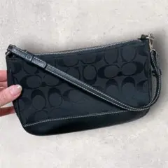 コーチ　シグネチャーアクセサリーポーチ　ワンショルダーバック　ブラック