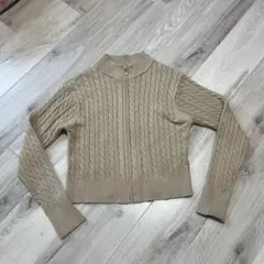 ベージュ ケーブルニット ジップアップカーディガン　GU