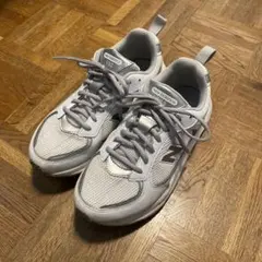 ホワイト スニーカー