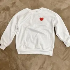 ホワイトスウェット 赤いハート刺繍　ハート　トップス　裏起毛　白　冬　可愛い