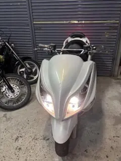 YAMAHA マジェスティ250 SG20J 4D9 ホワイト　カスタムのサムネイル