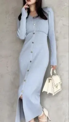 リゼクシー　ゴールドボタンタイトニットワンピース　ブルー