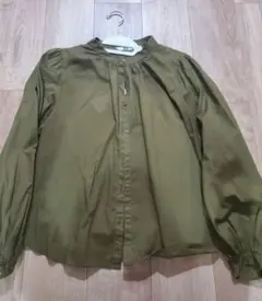 ユニクロ オリーブ コットンボリュームスリーブブラウス