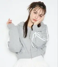 INGNI 袖リボンショートスウェットZIPパーカー グレー