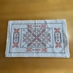 ハンドメイド　刺繍模様の布製マット