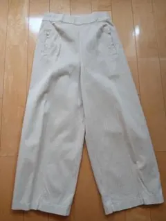 ユニクロＵ　ベージュ ワイドパンツ サイドポケット