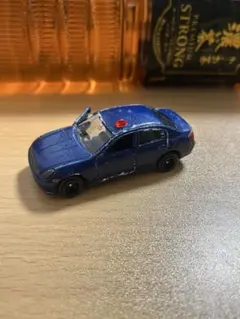 トミカ　2001 No 8 日産スカイライン覆面パトカー希少