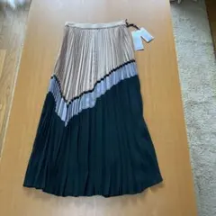 新品　 配色プリーツスカート ロング丈 お値下げのサムネイル
