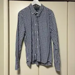 青と白のチェック柄長袖シャツ