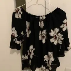 花柄　オフショルダートップス　ノーブランド
