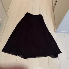 黒のプリーツスカート