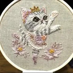 刺繍フレーム❁⃘11cm　バレリーナ　ネコ　置き型　壁掛け　レトロ　プレゼント