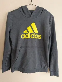adidas フード付きトレーナー グレー　150