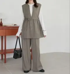 ロンT付深Vベストセットアップ ＊ グレイッシュベージュ