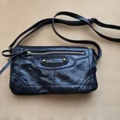 黒 ショルダーバッグ ジッパー付き