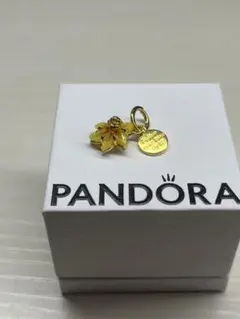 PANDORA×Disney スノードロップフラワー ダングルチャーム