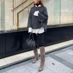 LOUNIEダークグレー ボタン付きケープニット