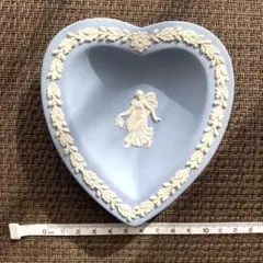 WEDGWOODウェッジウッド ハート型プレート飾り皿 アンティークレトロ②のサムネイル