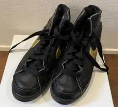 NIKE ブラック ゴールド ハイカットスニーカー
