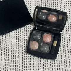 CHANEL レ　キャトル　オンブル　22 CAPTIVES