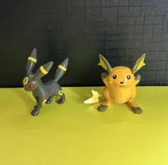 初期モンコレ　ブラッキー・ライチュウ　ミニフィギュア