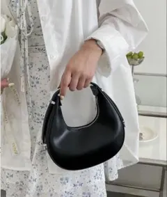 ハーフムーンバッグ　ミニハンドバッグ