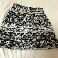 幾何学台形スカート