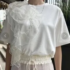 美品 AMERI FLOWER COSAGE TEE 白　ホワイトのサムネイル