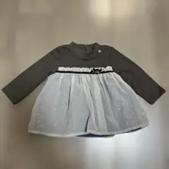 グレーのフリル付き長袖ワンピース