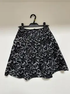 【美品】お花柄のフレアースカート　7号