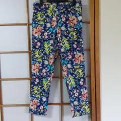 ネイビー系花柄カジュアルパンツ
