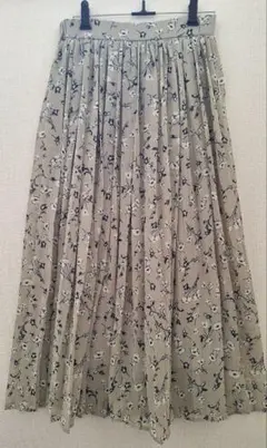 プリーツスカート