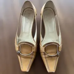 【匿名配送】　TOD'S レザー パンプス ベージュのサムネイル