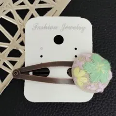 「NO. ９」刺繍　ヘアクリップ　ハンドメイド