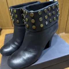 タイムセール マークジェイコブス スタッズ付黒レザー アンクルブーツ ブーティのサムネイル