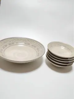陶器製食器セット 5個のボウルと大皿