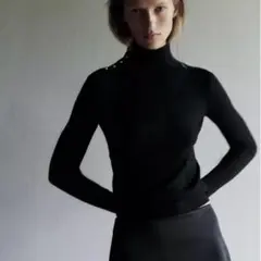 ZARAボタン付きニットセーター