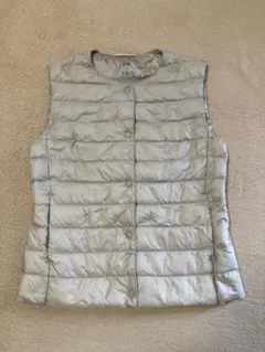 ユニクロ　ウルトラライトダウンベスト　ボタン付き