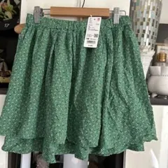 新品タグ付きユニクロスカートキュロットい150160グリーン小花リバティ柄のサムネイル