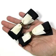 リボンデザイン ヘアクリップ　二個セット　黒とアイボリー