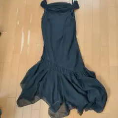 黒のノースリーブロングワンピース